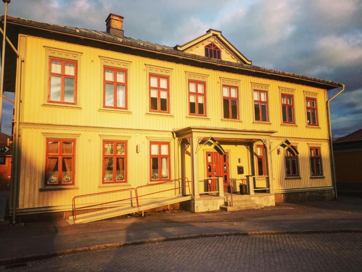 Jarnvagshotellet B&B Skara Exterior photo