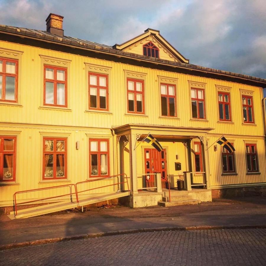 Jarnvagshotellet B&B Skara Exterior photo